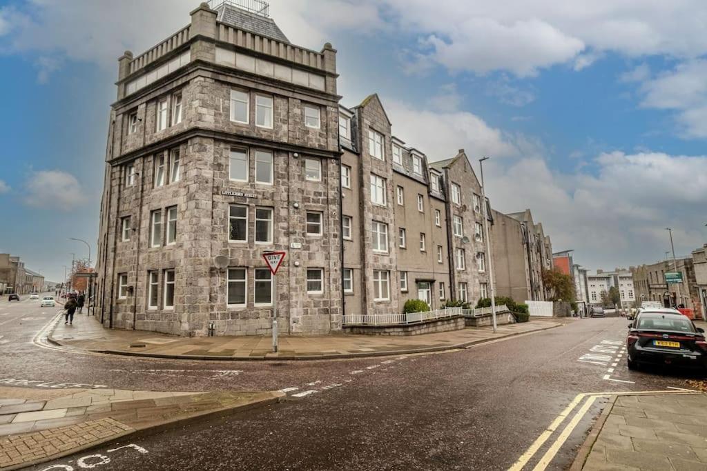 Central Location, Private Parking, Free Netflix Apartment Aberdeen Exterior photo